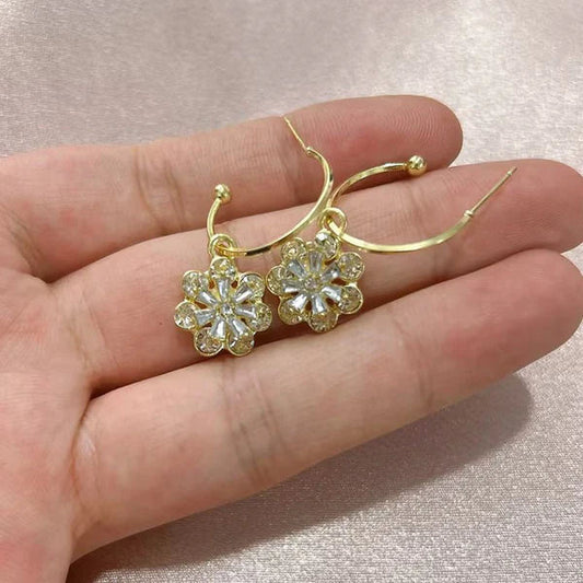 New Flower Short Earrings Sweet Fashion ( UAE Delivery Time: 1-3 Days )